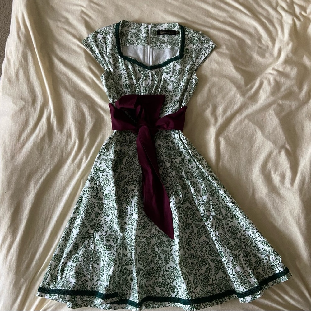Retro green patterned dress